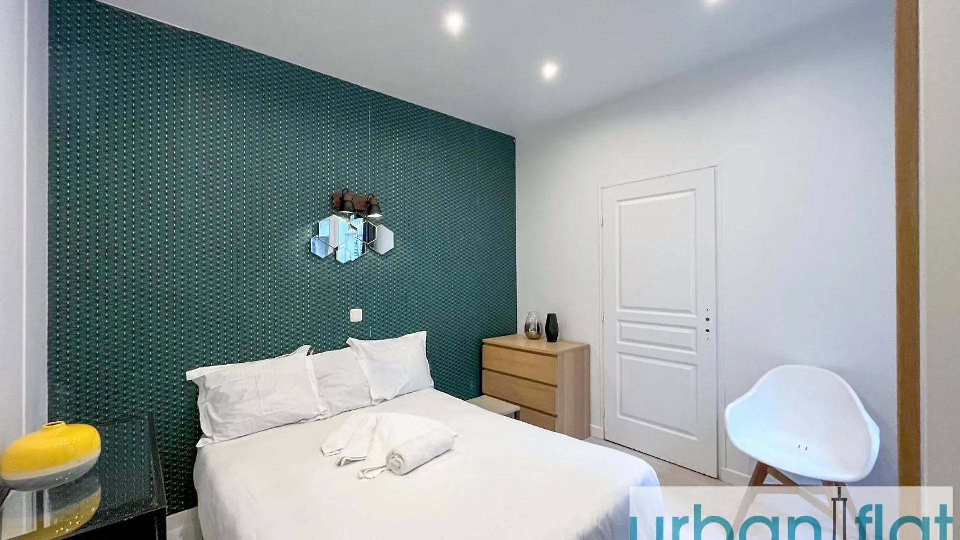 Urban Flat 35 - 2 Bedroom Apartment Grands Boulevards Paris 0*,  France