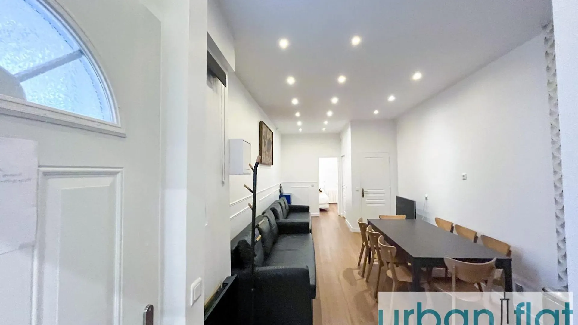 Urban Flat 35 - 2 Bedroom Apartment Grands Boulevards Parijs 0*,  Frankrijk