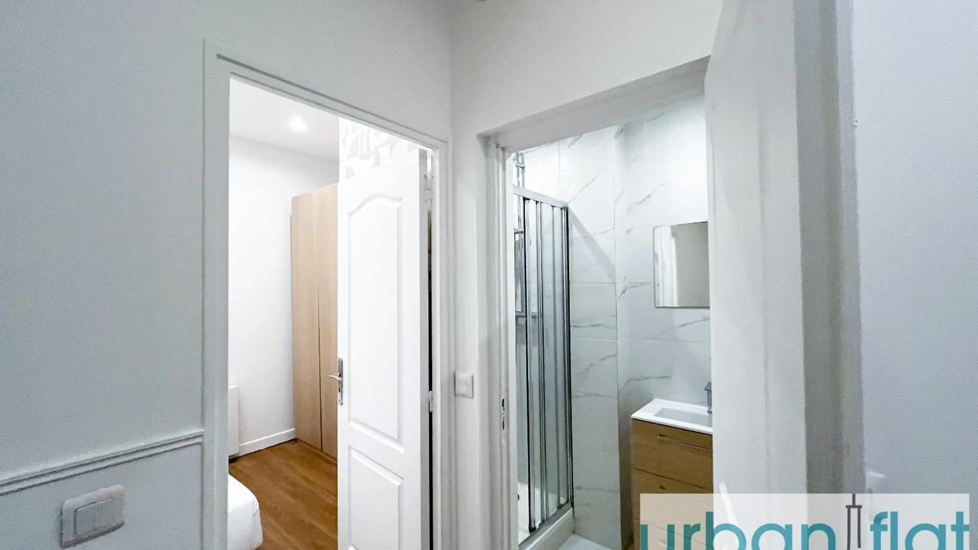 Urban Flat 35 - 2 Bedroom Apartment Grands Boulevards Parijs
